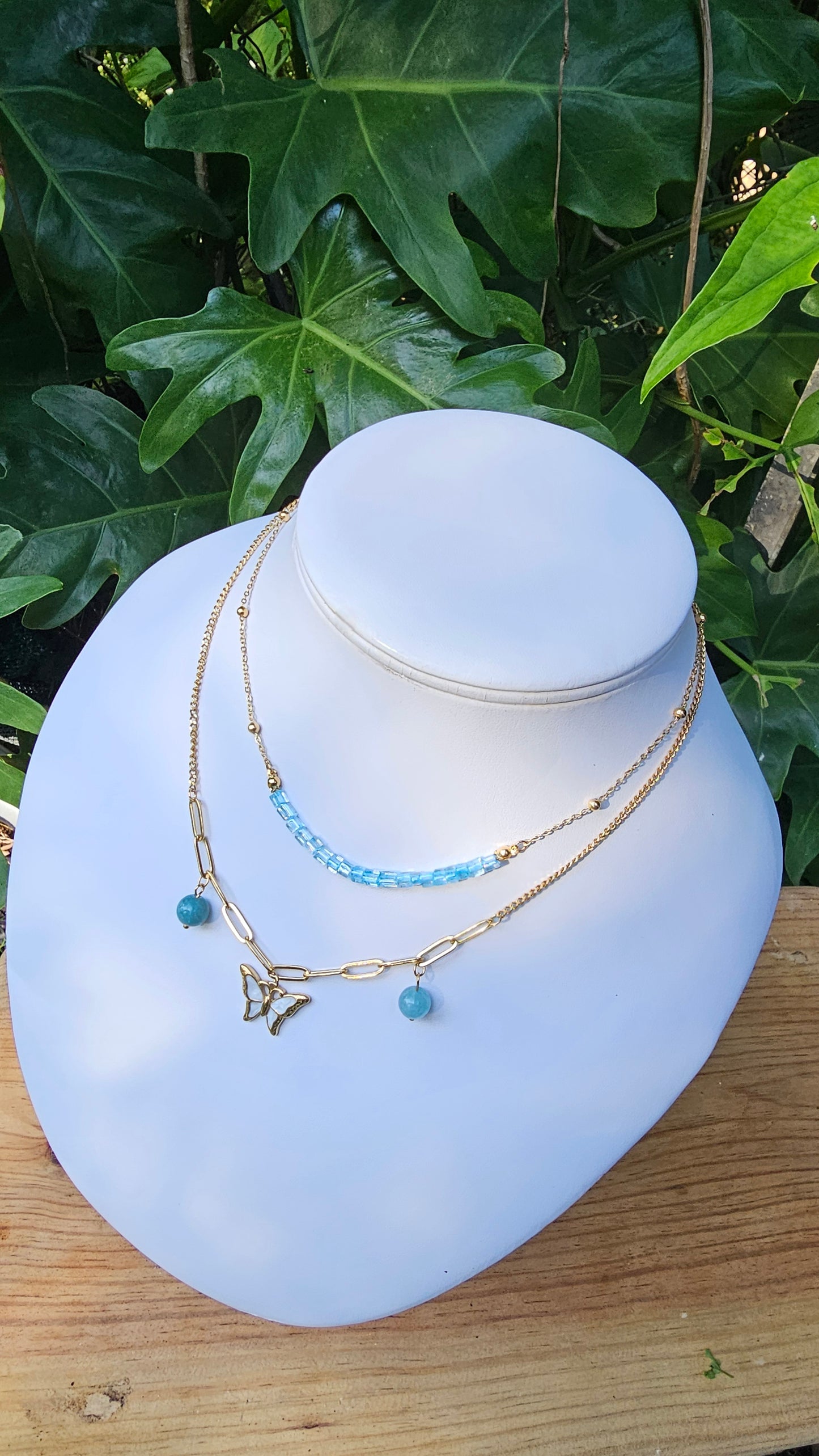 Collier Papillon et Pierres Bleues en Acier Doré