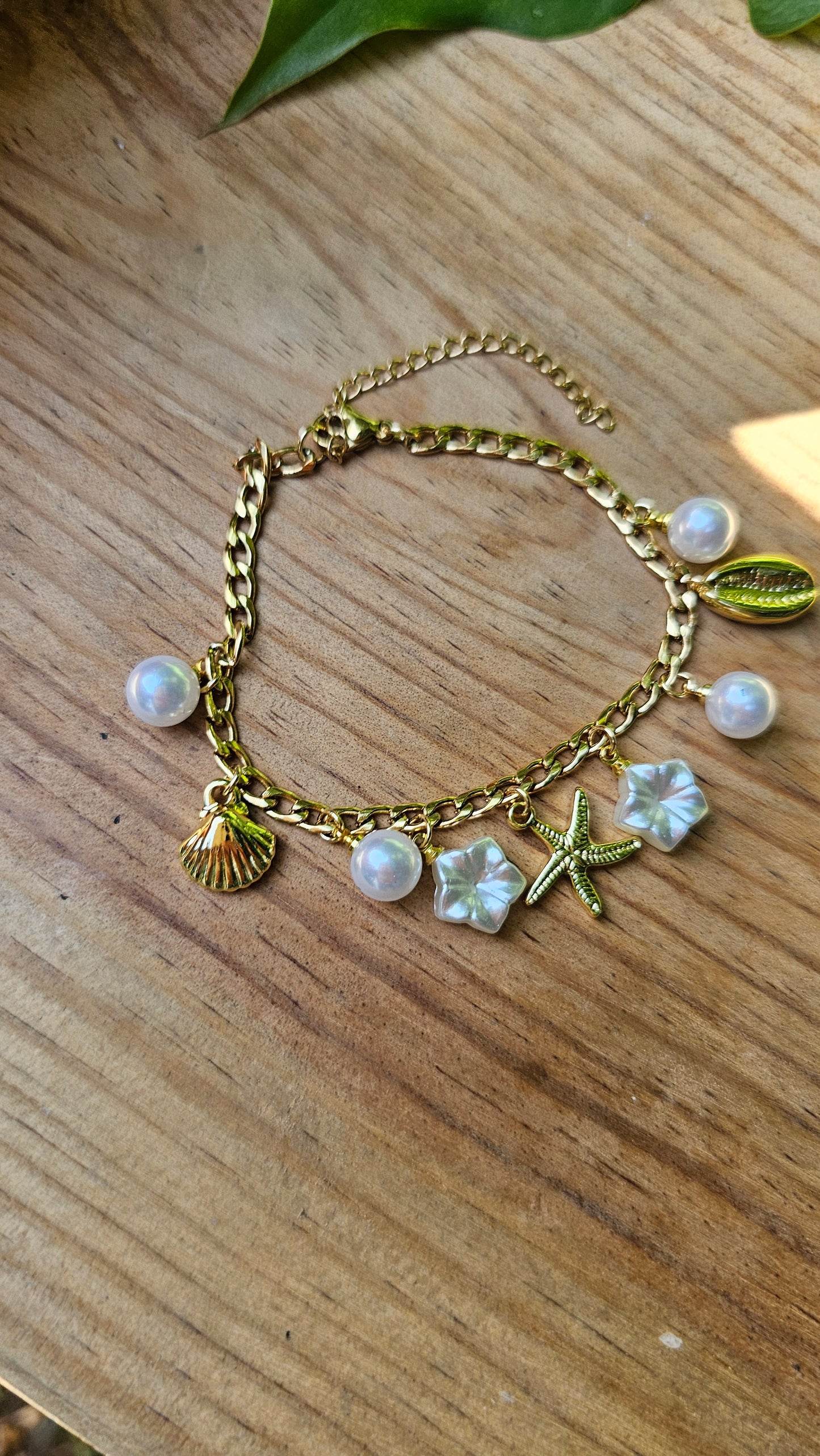Bracelet en Acier Doré avec Perles Nacrées