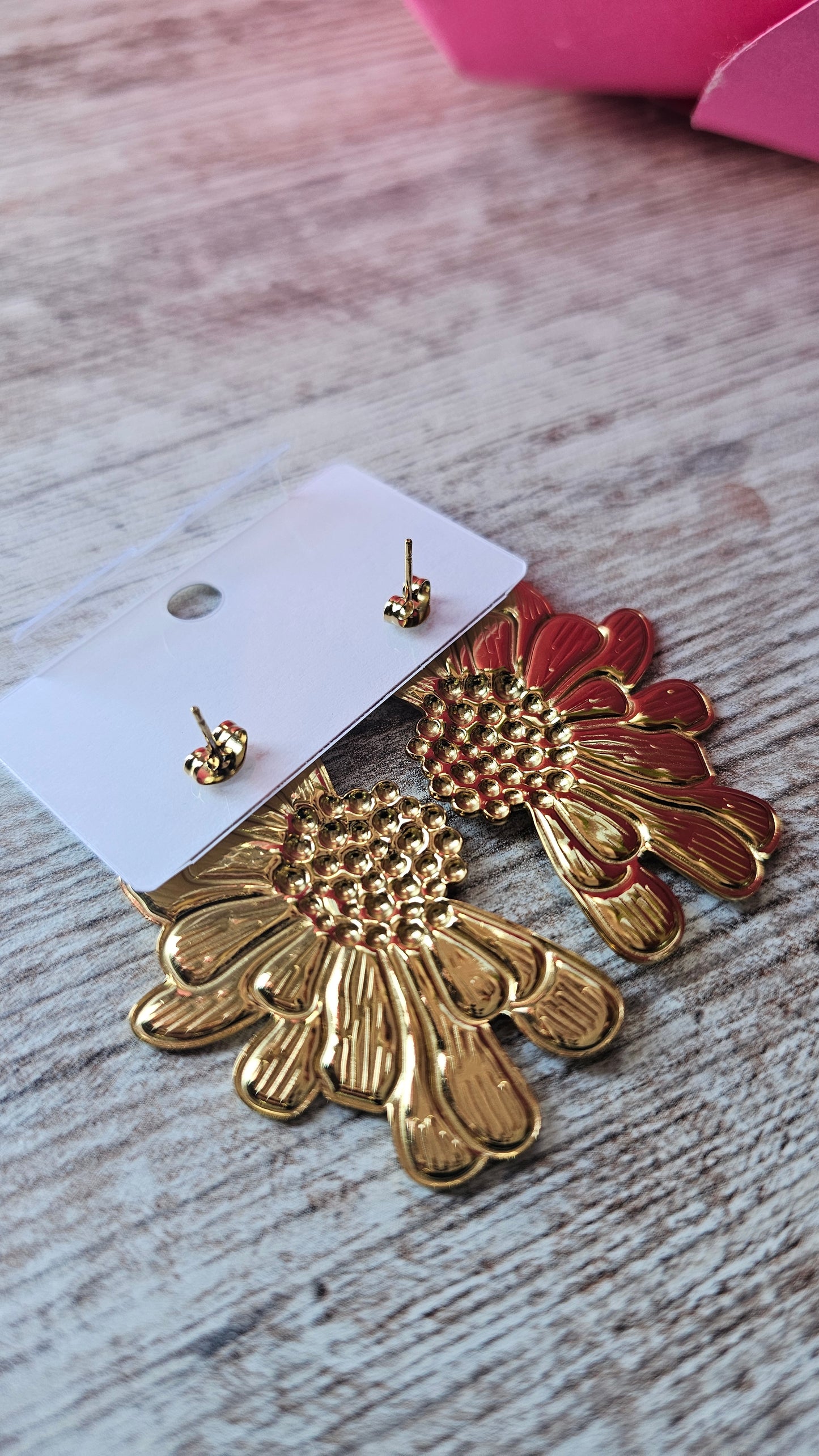Boucles d’oreilles florales dorées en acier inoxydable