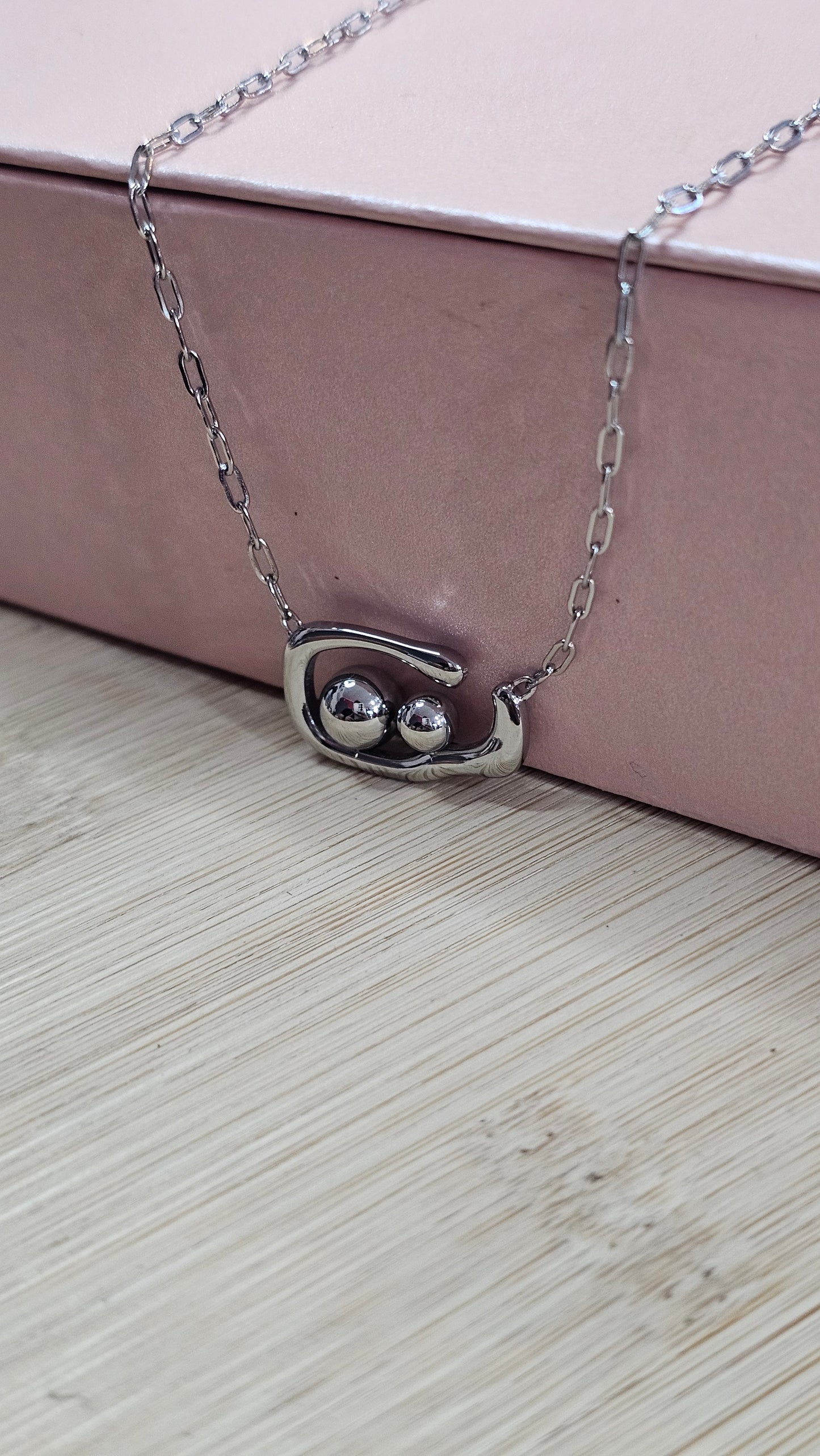 Collier argenté avec pendentif