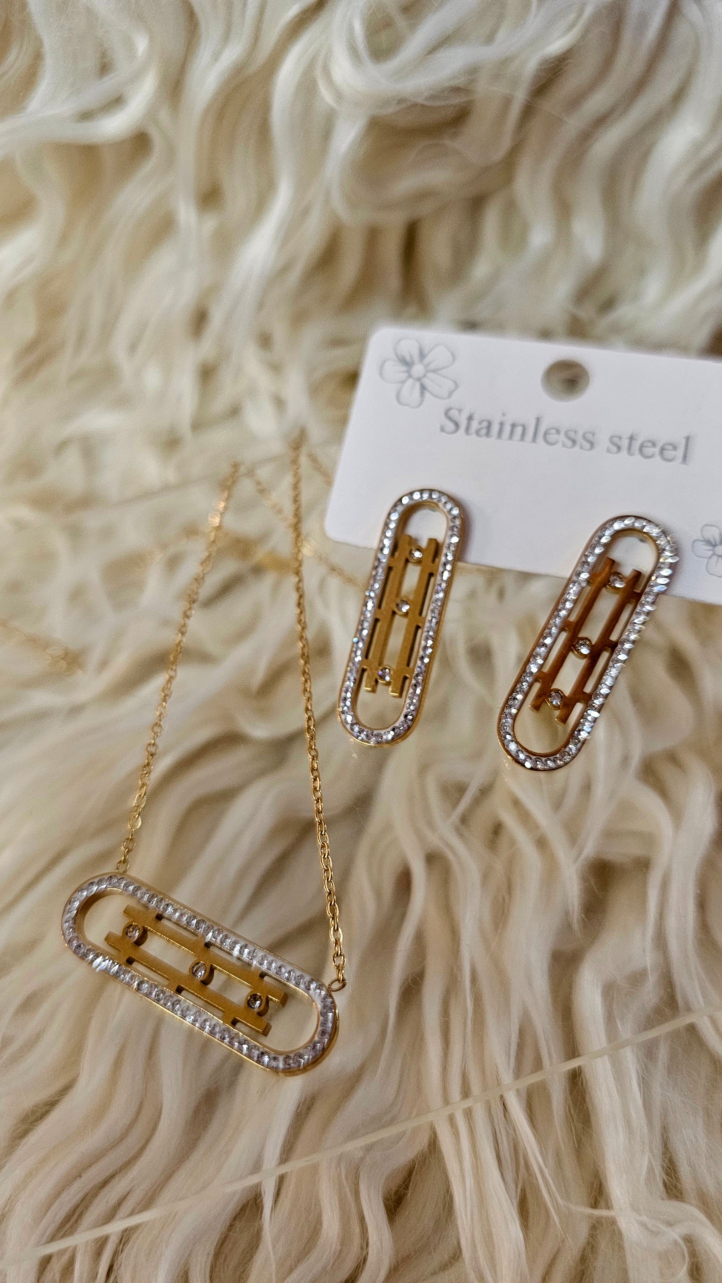 Parure en acier doré et strass