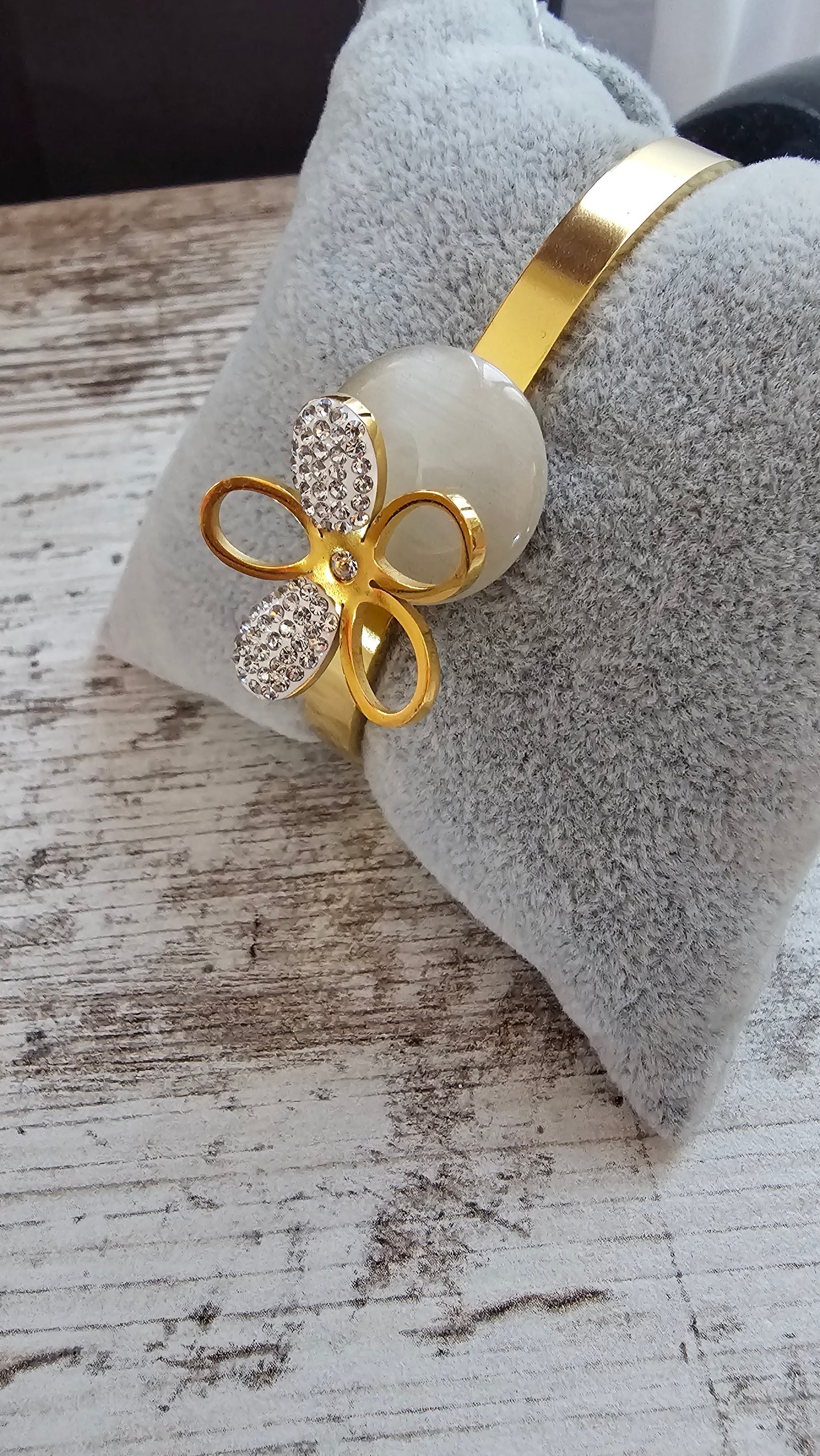 Bracelet floral doré en acier