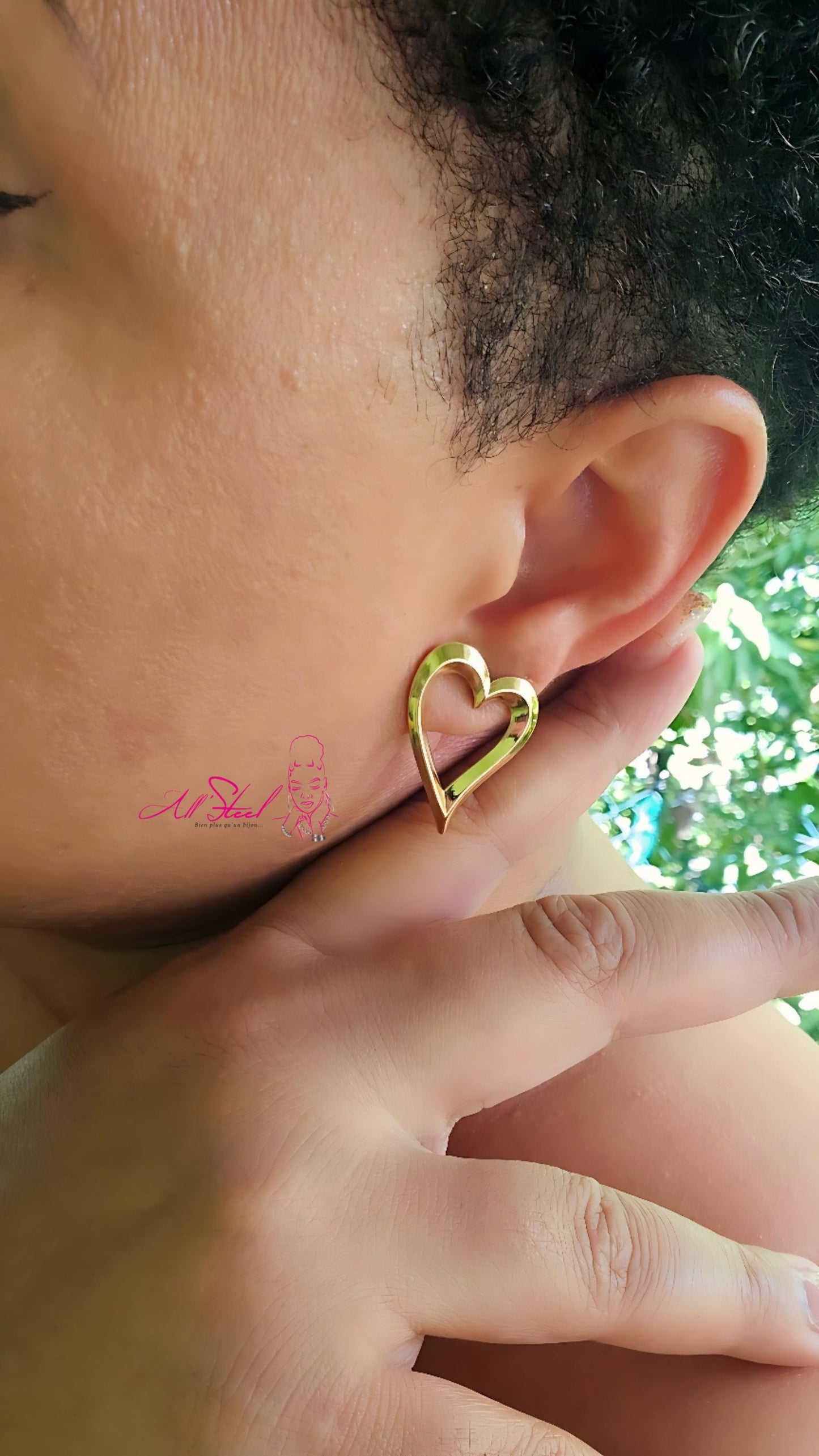 Boucles d'oreilles en forme de cœur doré en acier inoxydable